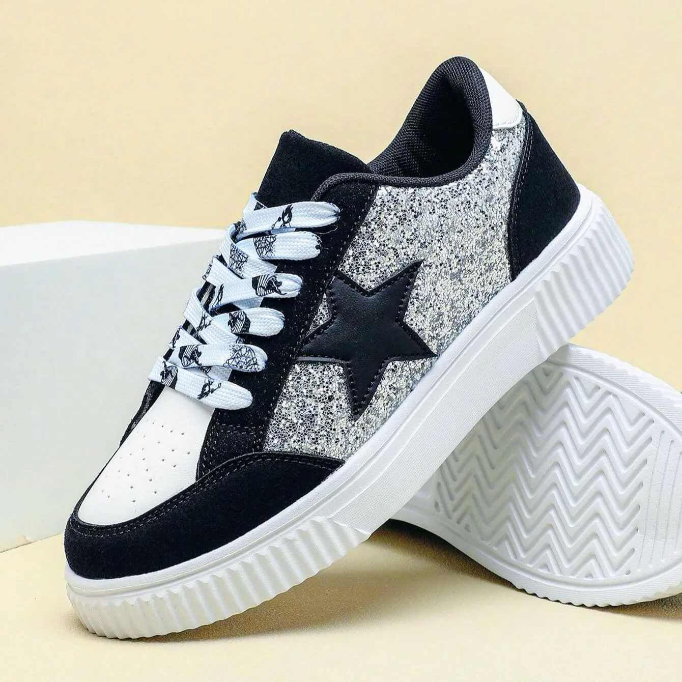 Chunky Y2K Platform Sneakers | Retro Star-Studded Skate Shoes for Women | Trendy Streetwear Casual Comfort Walkers