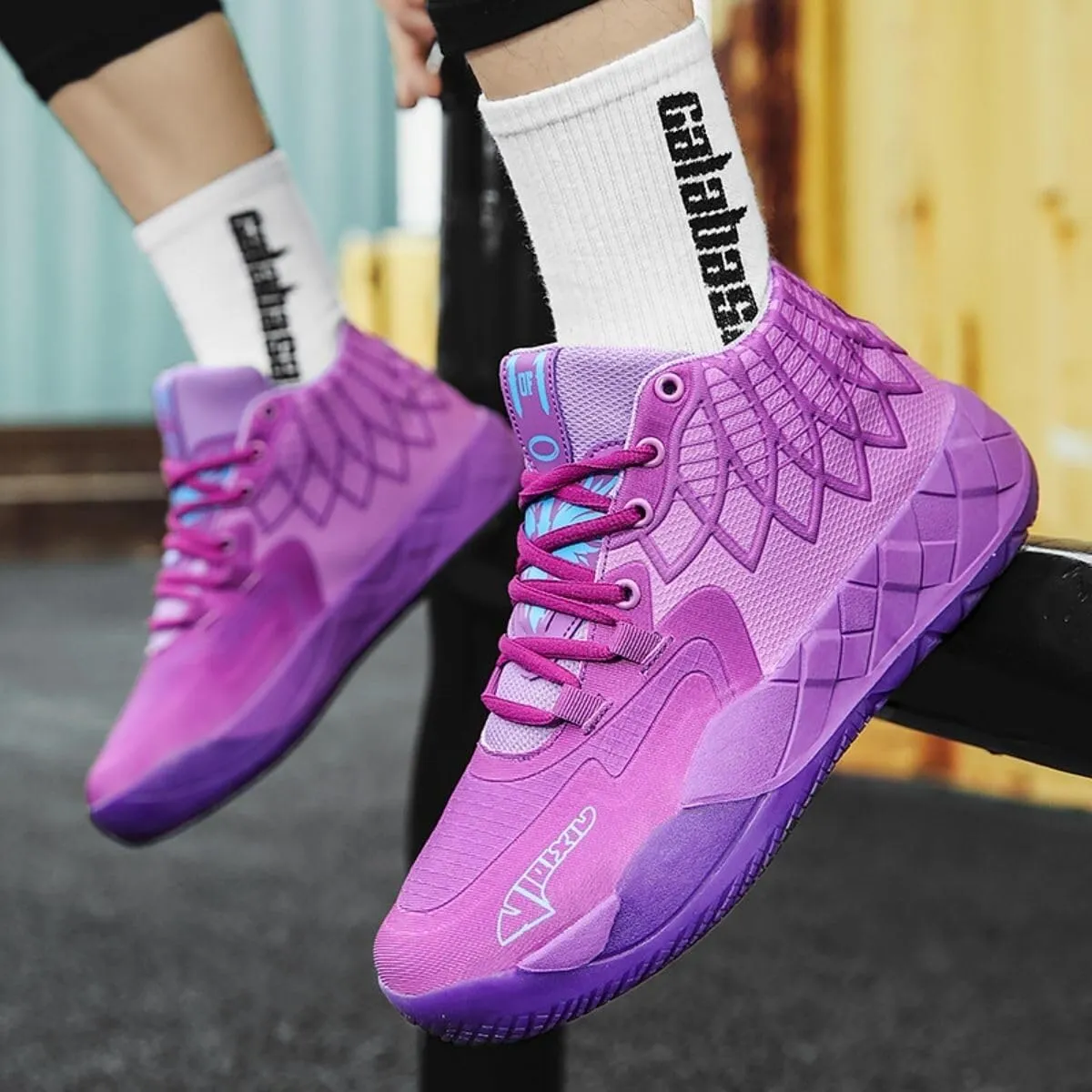 Men's High Top Basketball Shoes are Lightweight Breathable Shock-Absorbing Anti Slip Wear-Resistant Have Traction Training Boots