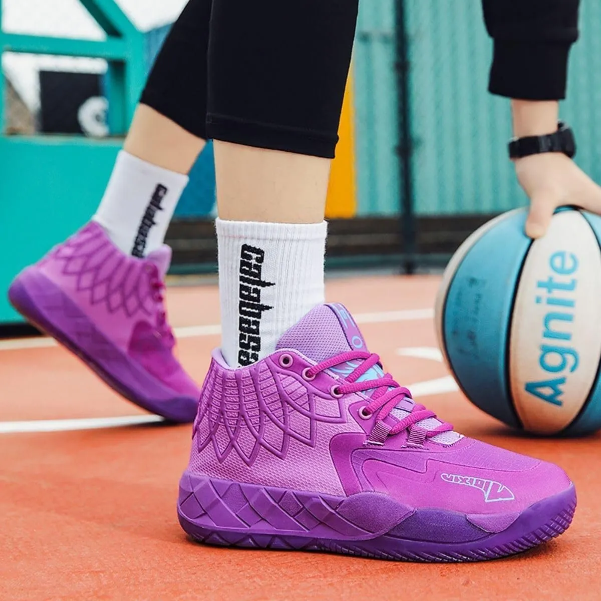 Men's High Top Basketball Shoes are Lightweight Breathable Shock-Absorbing Anti Slip Wear-Resistant Have Traction Training Boots
