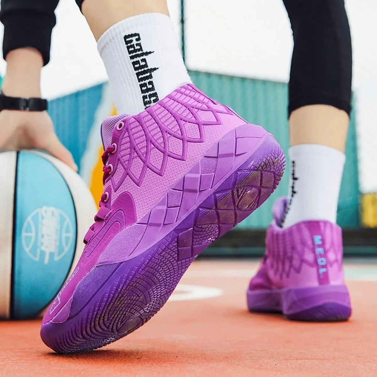 Men's High Top Basketball Shoes are Lightweight Breathable Shock-Absorbing Anti Slip Wear-Resistant Have Traction Training Boots
