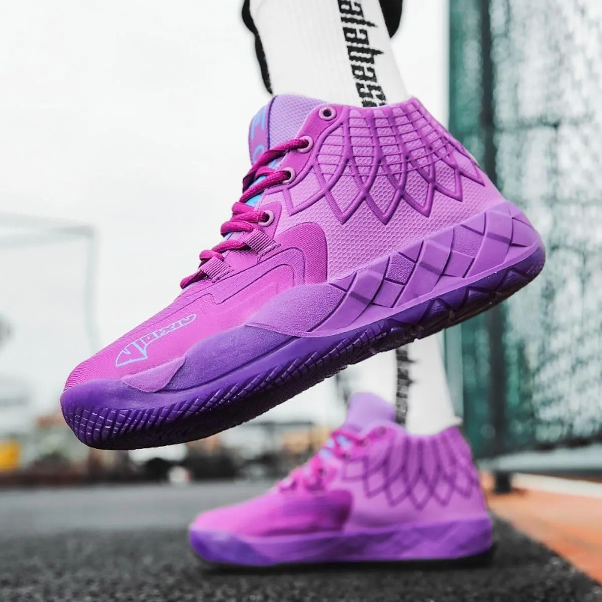 Men's High Top Basketball Shoes are Lightweight Breathable Shock-Absorbing Anti Slip Wear-Resistant Have Traction Training Boots