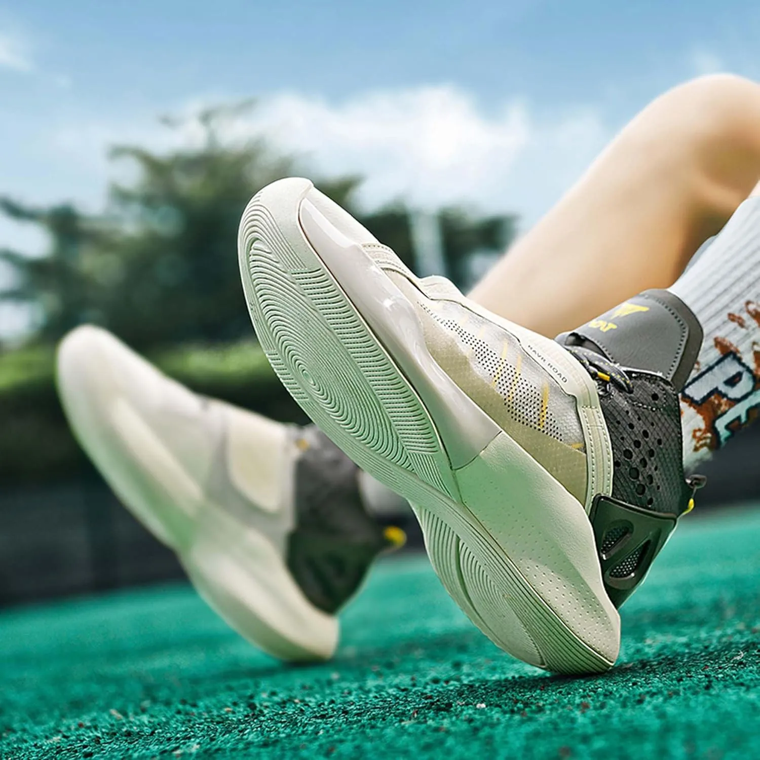 Men's High Top Basketball Shoes Indoor or Outdoor Court Teenagers Cushioned Training Basketball Sneakers Fashion High Top Sneakers Breathable Comfortable Fitness Running Tennis Shoes