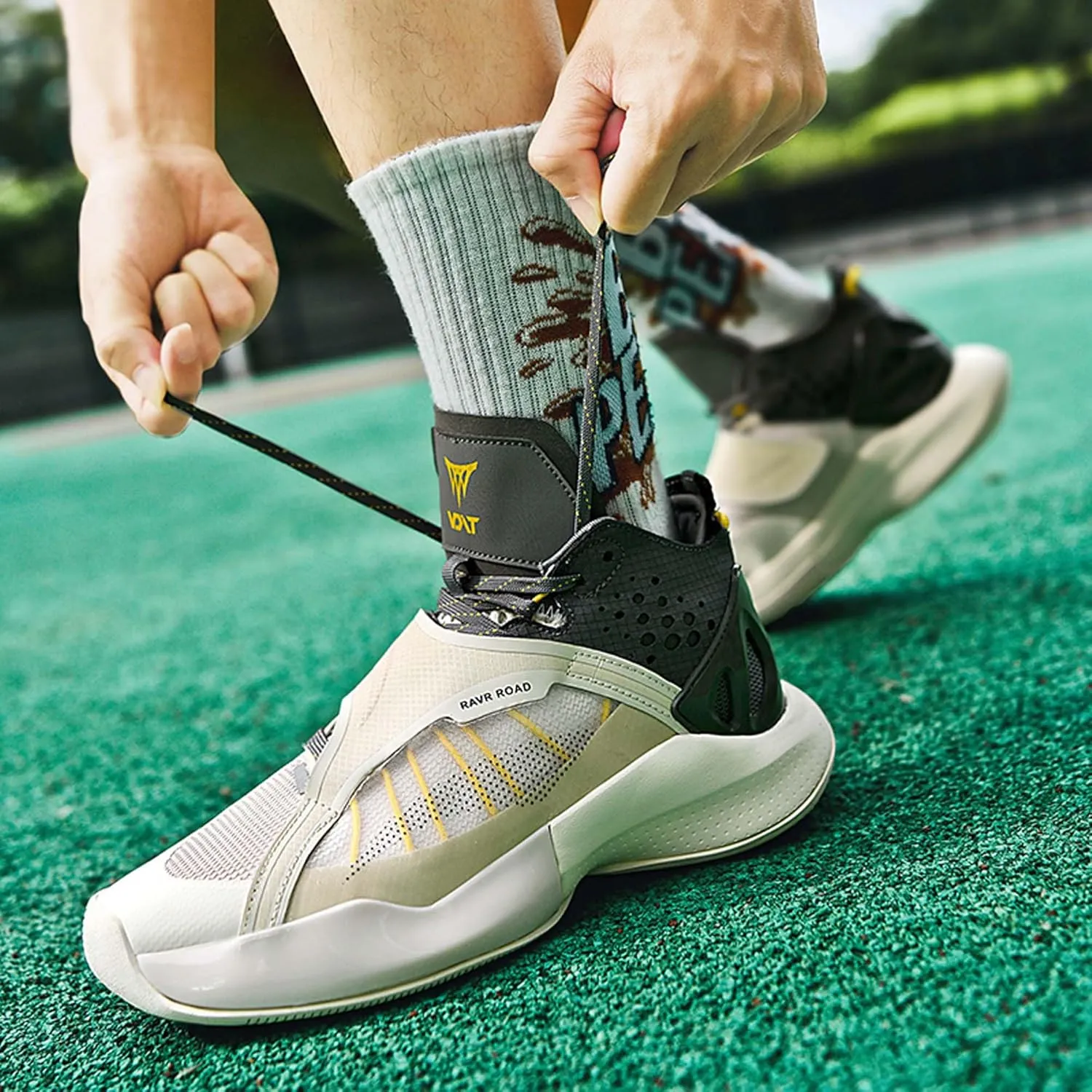 Men's High Top Basketball Shoes Indoor or Outdoor Court Teenagers Cushioned Training Basketball Sneakers Fashion High Top Sneakers Breathable Comfortable Fitness Running Tennis Shoes